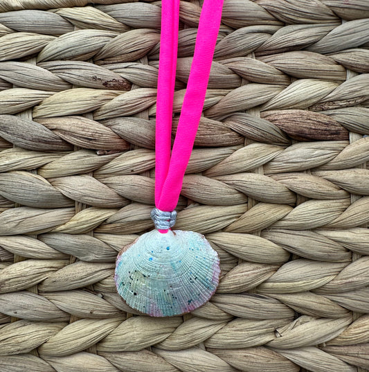 Hand made necklace- Sea shell small pinky
